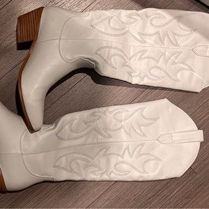 TALL WHITE COWGIRL BOOTS